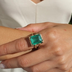 Elisabeth Bell Emerald Light Ring