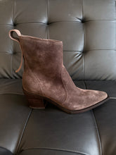 Load image into Gallery viewer, Oncept Nashville Boot - Espresso Suede
